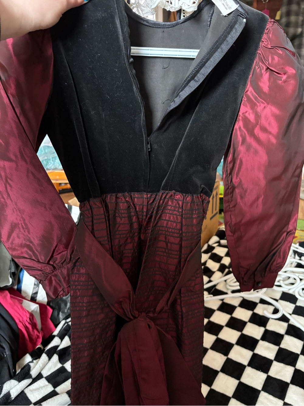 Size 8 vintage black and burgundy dress - Picture 4 of 4